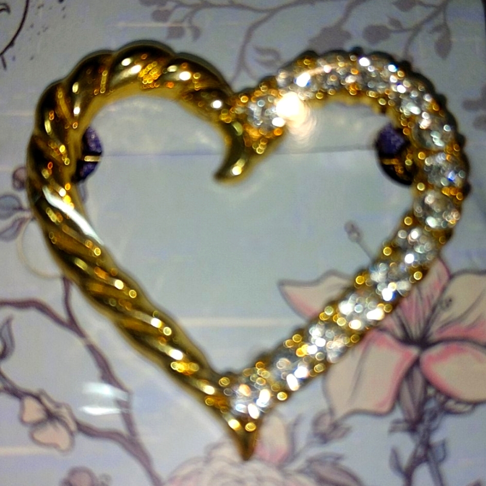 Beautiful Gold and Rhinestone Heart Brooch - Picture 2 of 2